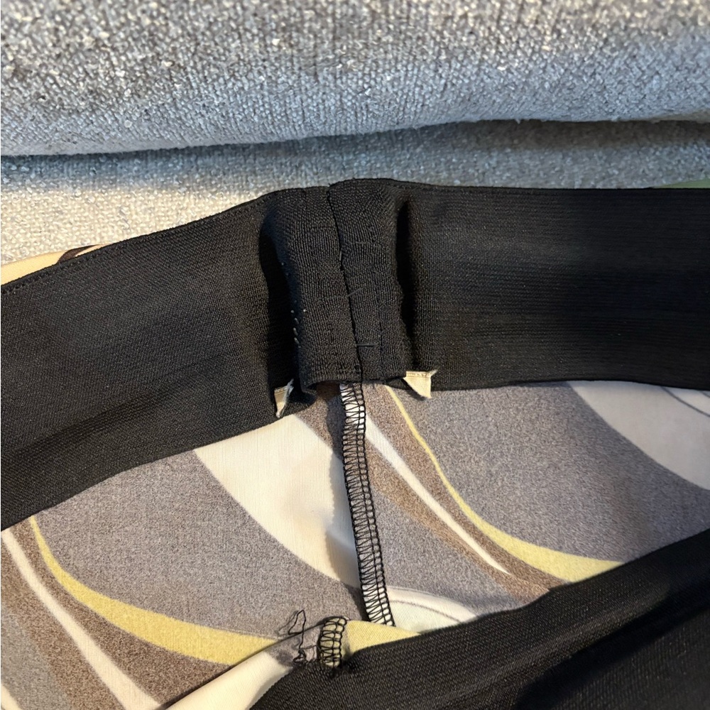 Pucci Fiamme-print leggings
Size: Large